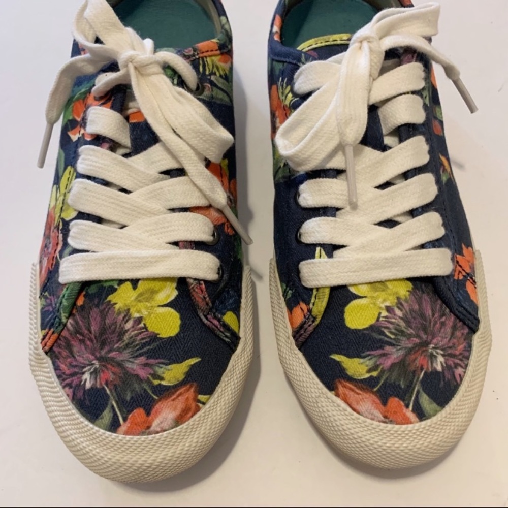 Trina Turk x SeaVees Floral Sneakers - Picture 4 of 11